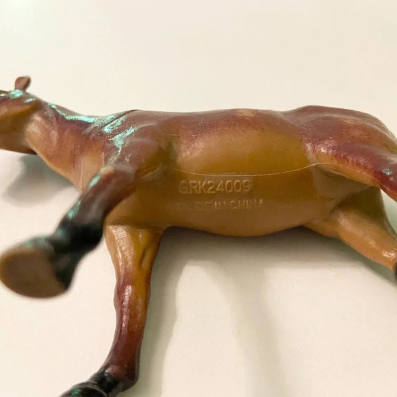 Vintage Lot of 2 Plastic Hollow Horses Brown and Black 2.5 and 3.5 Inch Size - Picture 4 of 13